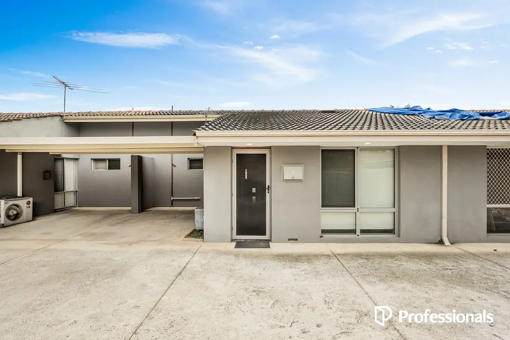 Charming 2-Bedroom Villa!