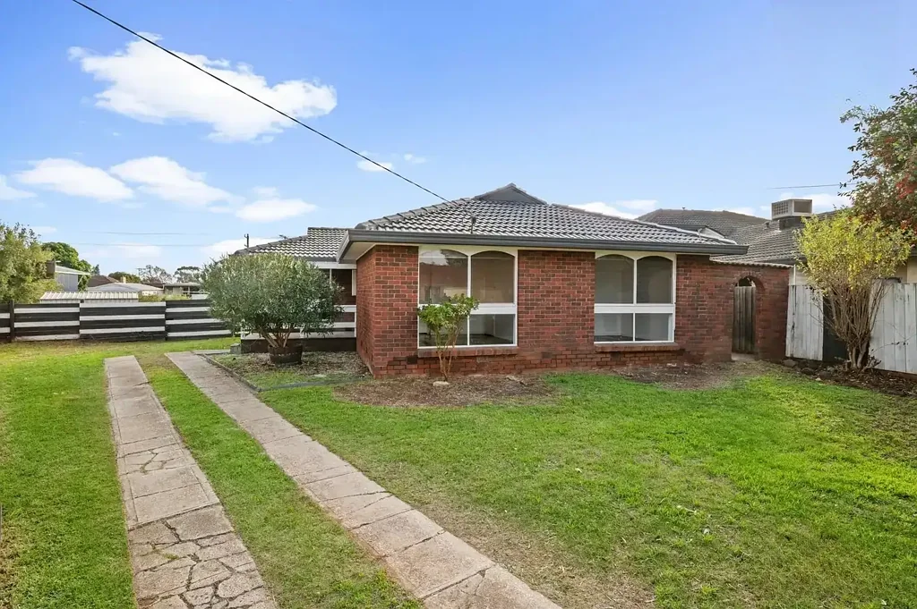 Comfort, Space & Location – This One Has It All!