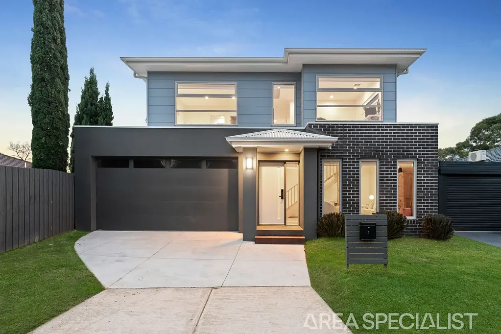 Langwarrin 3房 当代规模风格 Langwarrin心仪位置 低维护环境 Woodlands划片 近新装修 Westinghouse电器 北向甲板 双车库储物 The Brief: Modern Living with Low Maintenance Comfort