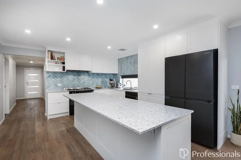 11 Riverina Boulevard, Brookfield, VIC 3338