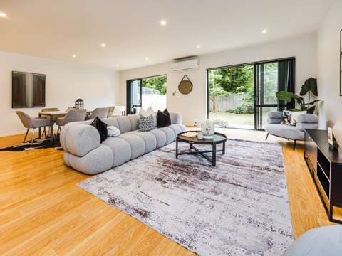 Flat Bush 4房  Stylish Family Home in Top School Zones