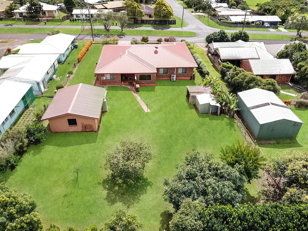 Atherton 4 Bedroom So Much Space  Inside & Out!