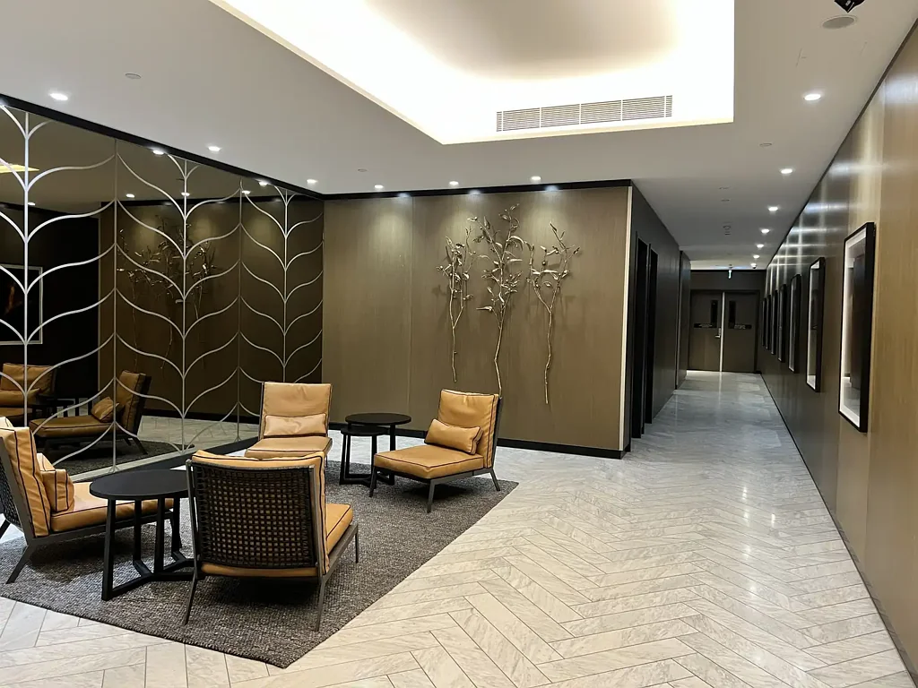 Executive Apartment One-Bedroom+ Study