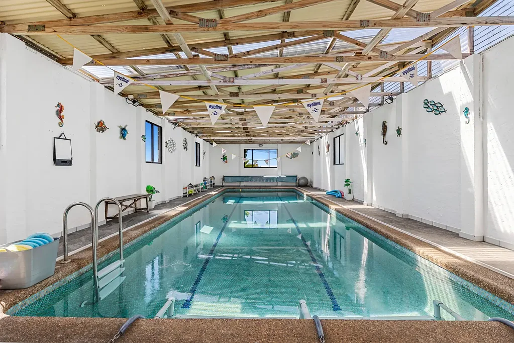 Surf Beach 4chambre Surf Beach Swim Centre – Freehold Commercial & Residential Opportunity
For Sale – Freehold Business + Residence