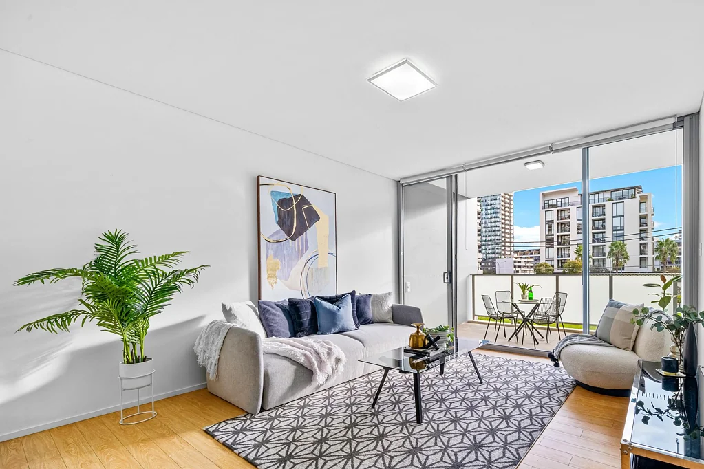 Modern 2-Bedroom Townhouse Living with Dual Courtyards in Waterloo