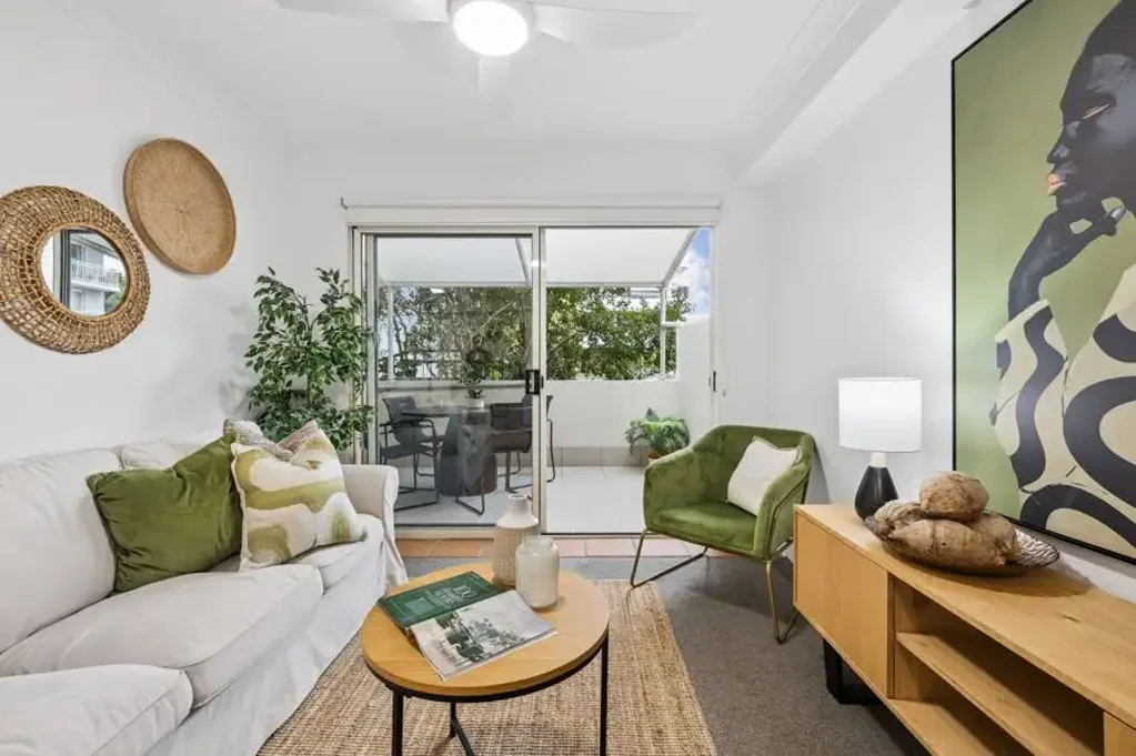 Surfers Paradise 1 Bedroom CHEVRON ISLAND: Private Ground Floor with Huge Alfresco. Walk to shops / beach / HOTA