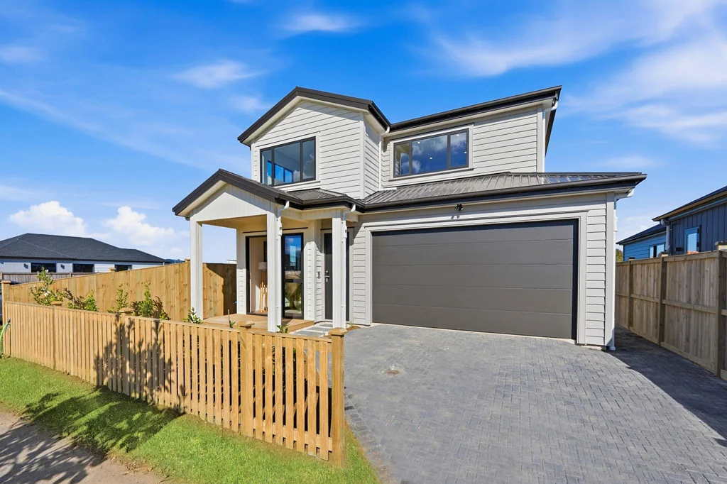 Karaka 4房  Standalone Double Garage– Modern Luxury