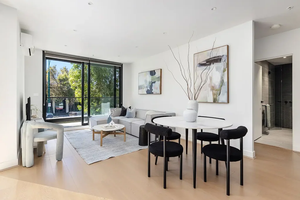 Mont Albert 2房  Sensational Ground Floor Residence in Mont Albert