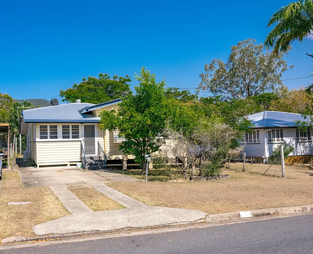 Charming 2-Bedroom Cottage with Renovated Interior