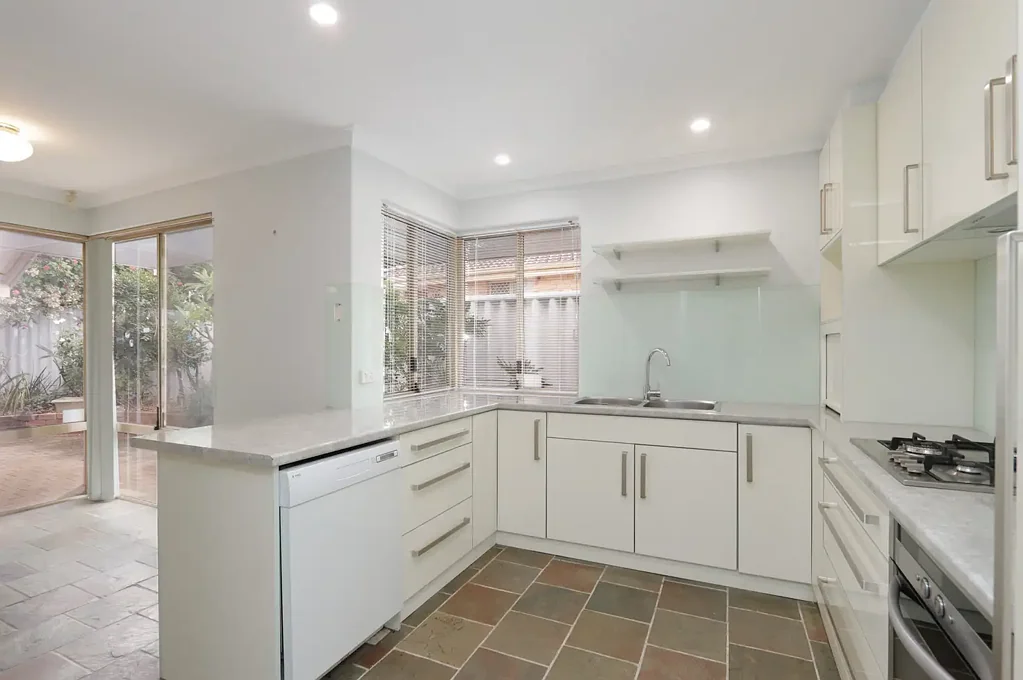 SECLUDED REAR TRIPLEX - SAFE AND SECURE