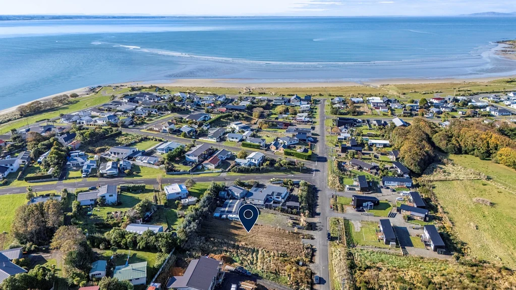 Riverton & Surrounds Sections with sea views