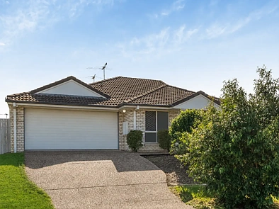 Rothwell 3房 Rothwell! 低维护的舒适与高处美景相遇 Low-Maintenance Comfort Meets Elevated Views in Rothwell!
