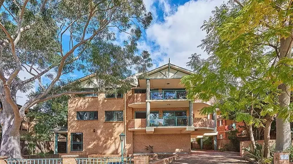 Spacious 2-Bedroom Apartment in the Heart of Westmead - Walk to Hospital, Light Rail & Station