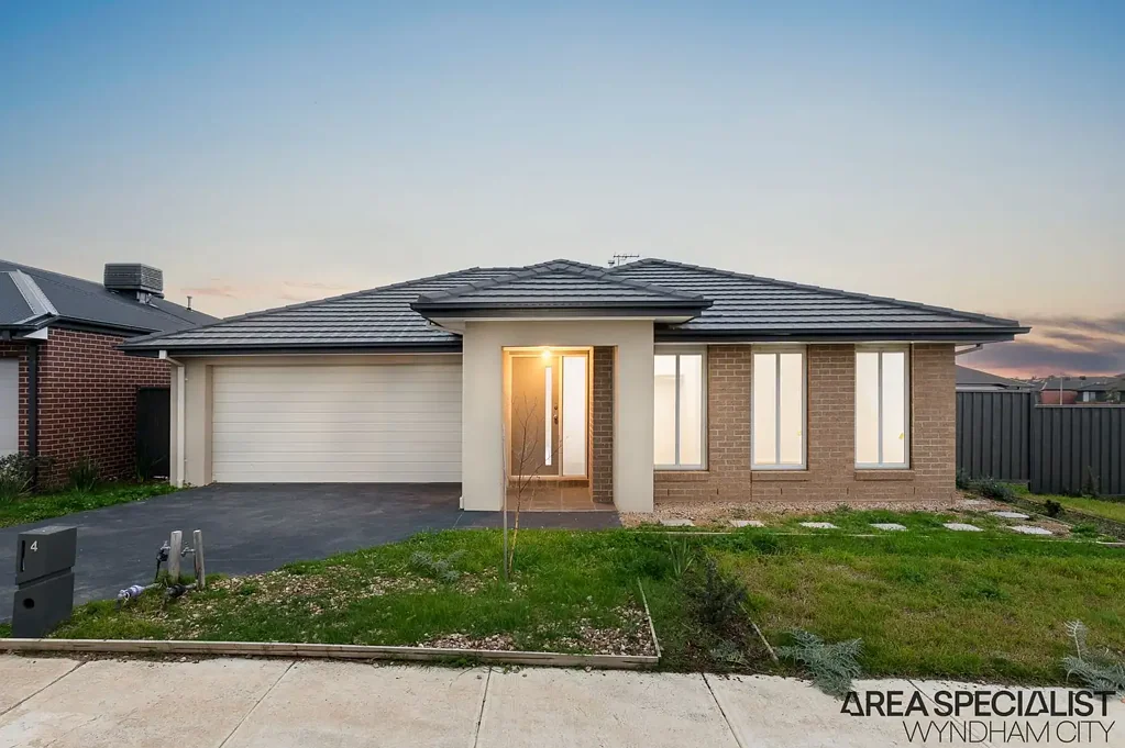 Spacious 4 Bedroom Family Home in Werribee!!!