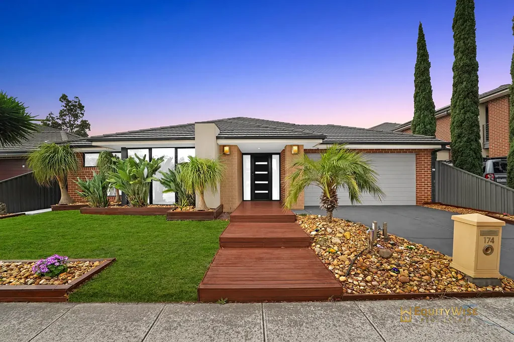 Manor Lakes 4침실 Central Location & Spacious Living!