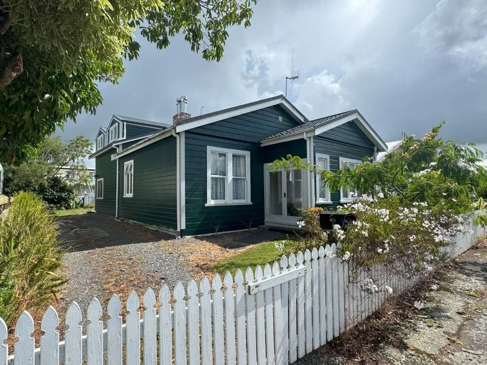 Palmerston North Central 5 Slaapkamer Central 5 Bedrooms and to many options.