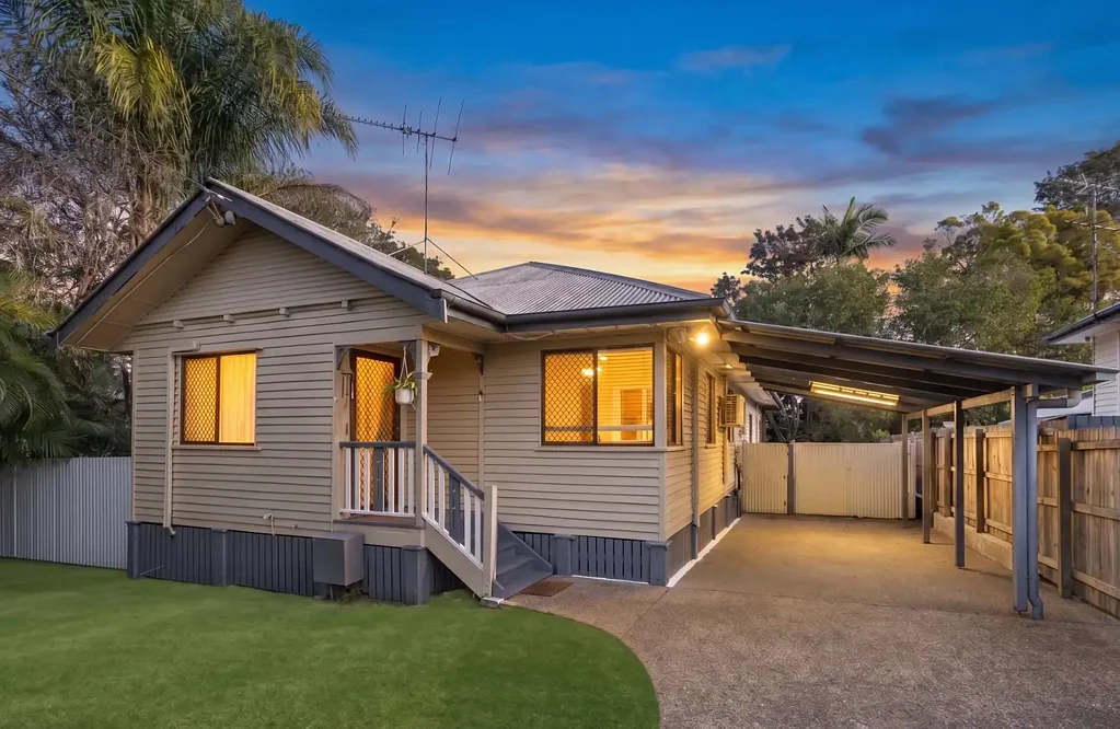 Keperra 4બેડરૂમ Charming Post-War Cottage on 647sqm - Ultimate Lifestyle & Location