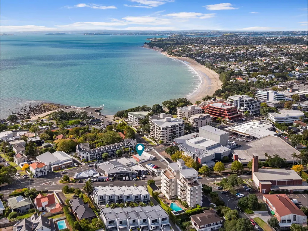 Takapuna 3房  Vendors on the Move - Genuine Offers Encouraged