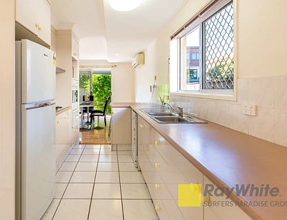 1/25 Burra Street, Surfers Paradise, Gold Coast, 3 कमरे, 2 बाथरूम, Apartment