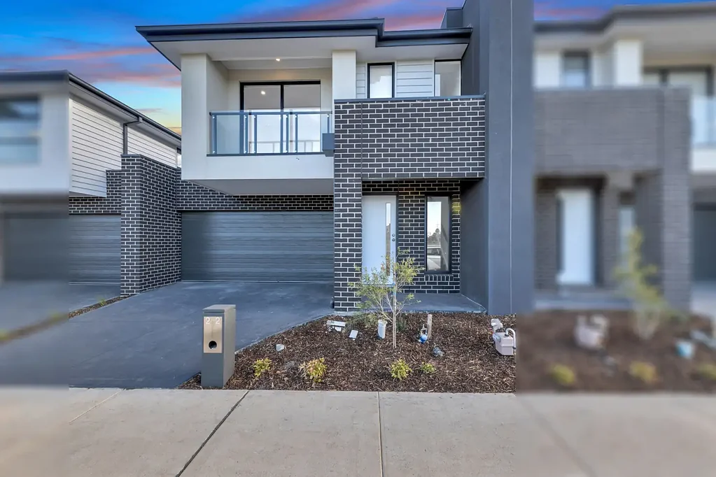 Beautiful Home Opposite to Park in Mt Atkinson, Truganina!!
