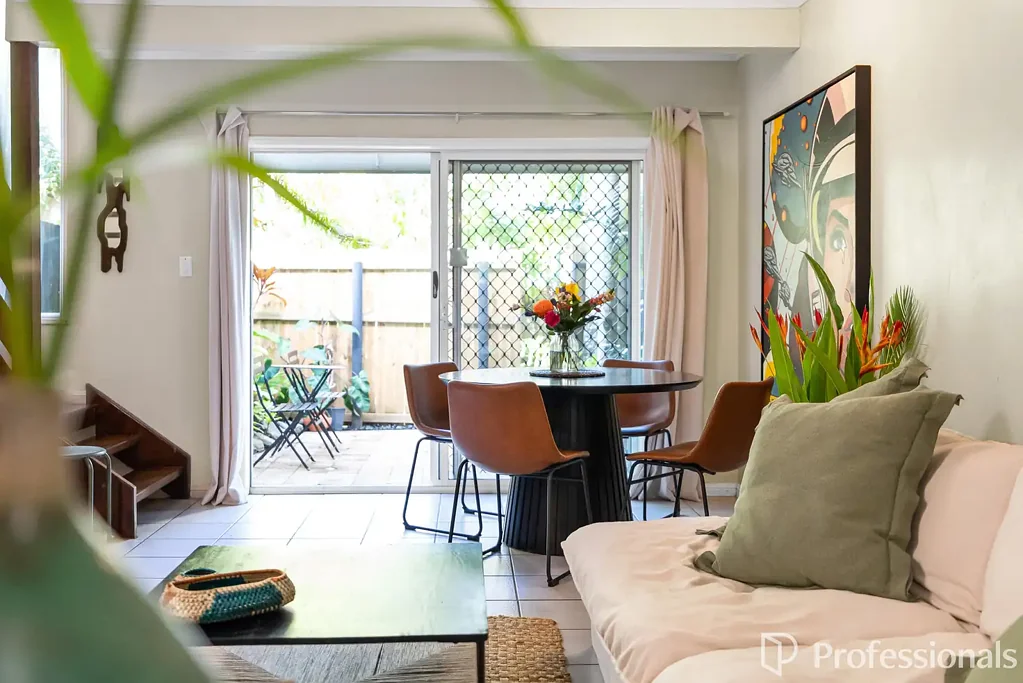 Manoora 2Habitaciones Stylish, Simple Living with Dual Courtyards