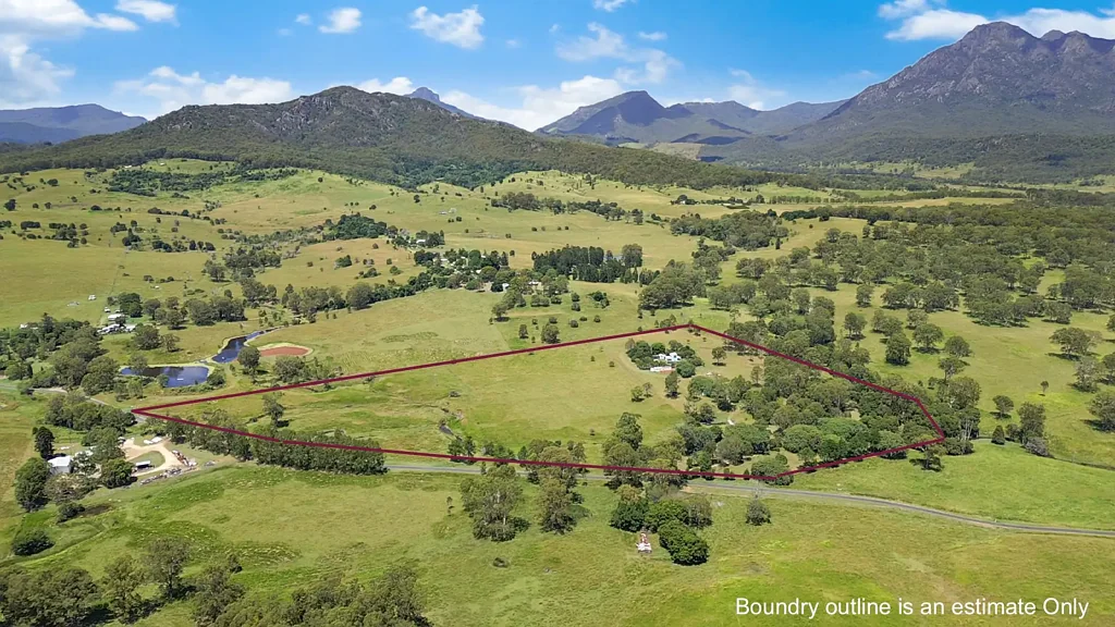 Barney View Rolling Hills, Flowing Creek & 33 acres to Make Your Own!