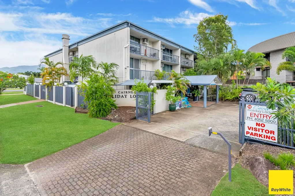 Cairns North 1 Slaapkamer Sensational Location - Excellent Investment Opportunity