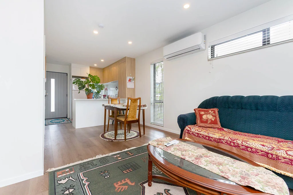 Glen Eden 2房  Priced For Action! $570,000 2Brm Freehold