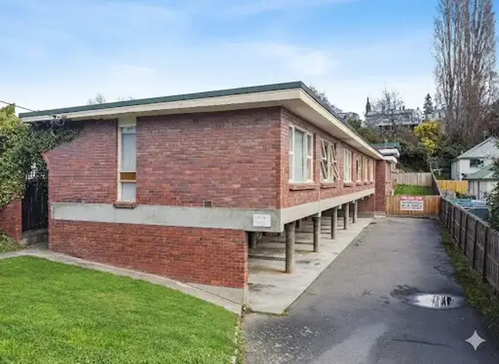 East Launceston 2ਬੈੱਡਰੂਮ Tucked Away: Immediate Occupancy Available