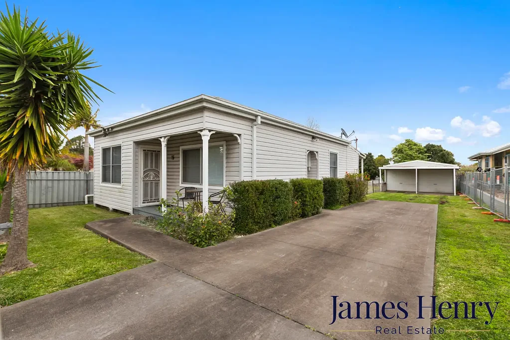 Beresfield 3ਬੈੱਡਰੂਮ 🏡 For Sale – 15 Emerson Street, Beresfield✨ Neat 3-Bedroom Home on 645m² Block, with Granny Flat potential (STCA)
