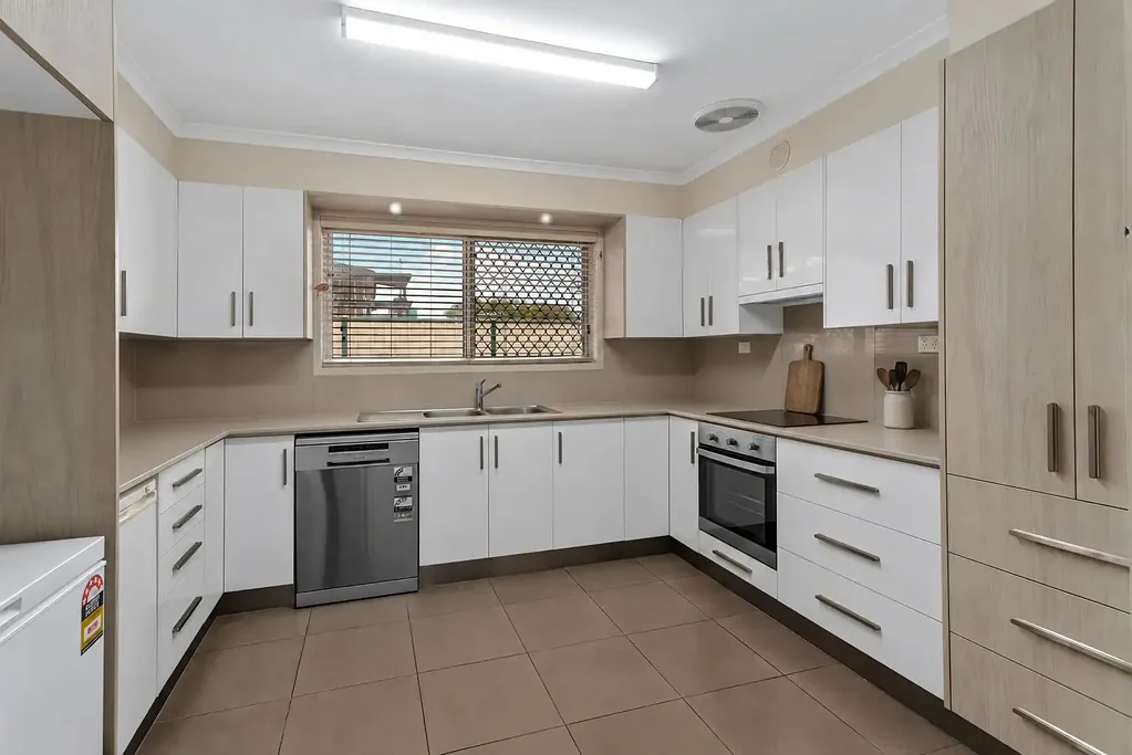 Strathpine 4Kwarto Four-Bed Low-Set Entry-Level Property in Strathpine!