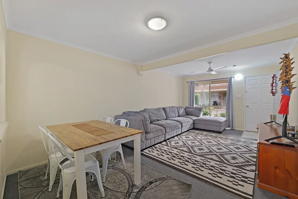 Waterford West 3침실 3 Bedroom Townhouse with Secure Courtyard & Bonus Pool