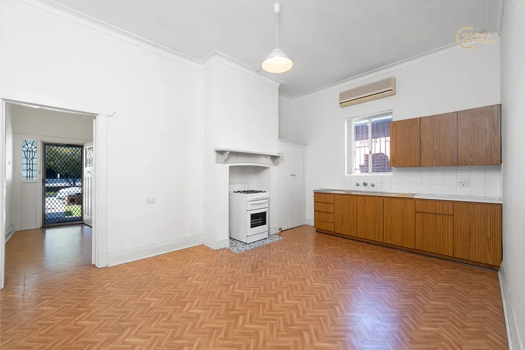 LIVING THE LIFE CLOSE TO BEAUFORT CAFE STRIP @ $850 per week
