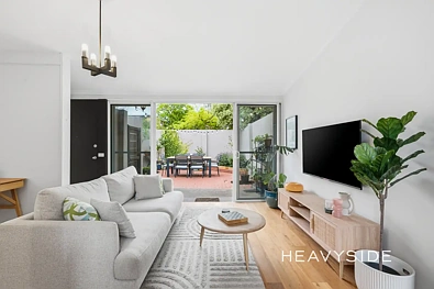 Camberwell 2房 现代风格 | 双庭院魅力 | 轻松生活 Contemporary Style | Double Courtyard Appeal | Effortless Living