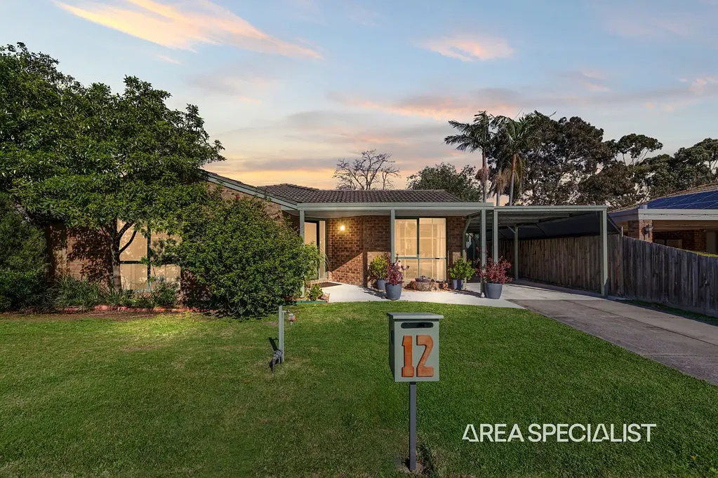 Narre Warren 3房 简介：备受追捧的街区位置，集空间、风格与功能于一体！ The Brief: Space, Style & Functionality in a highly Sought-After Court Location!