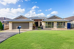 105 Kurrajong Drive, Warner