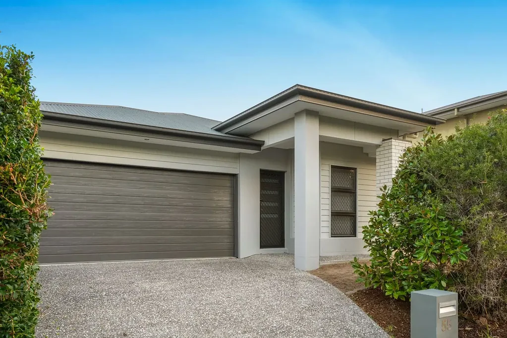 Yarrabilba 3房 两个起居区，一个易打理的地址 TWO LIVING AREAS, ONE EASY-CARE ADDRESS