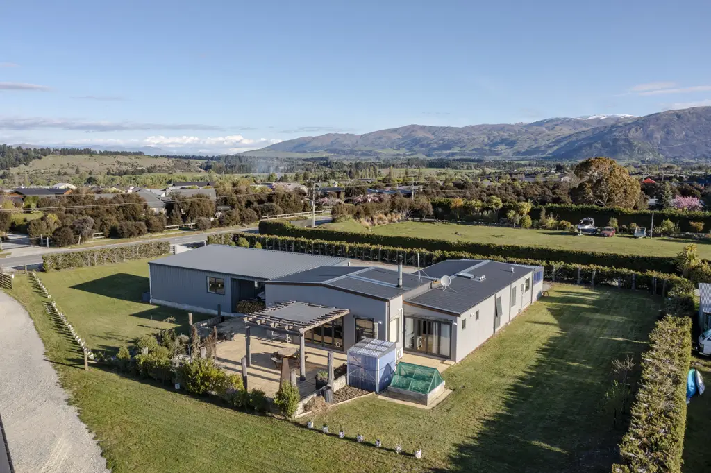 Wanaka 4部屋 Home, income and further potential