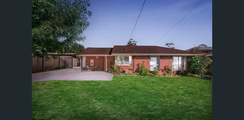 Spacious Three-Bedroom Home with Large Outdoor Areas