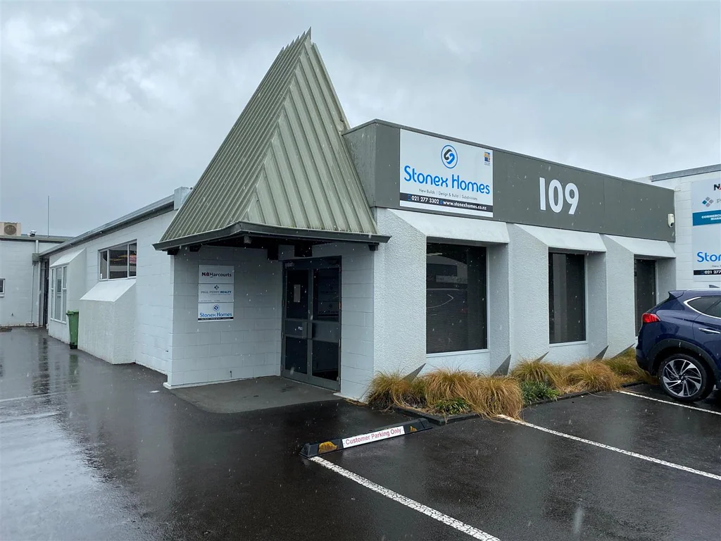 Hamilton Central AFFORDABLE CITY FRINGE OFFICE WITH GENEROUS PARKING