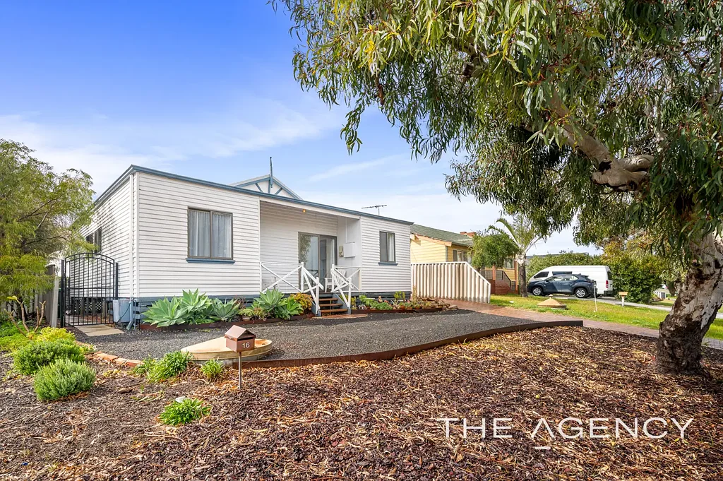 Shoalwater 2 Bedroom Character Home in Coastal Location