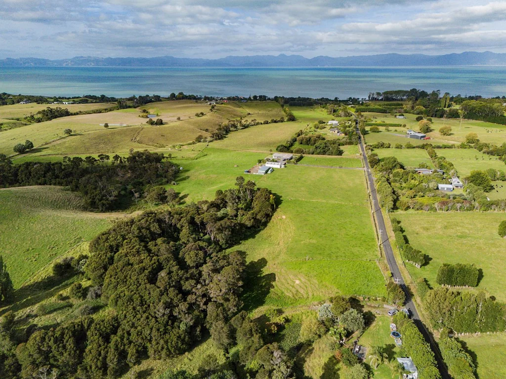 Whakatiwai 3房  5.49ha Sea views and Quality Lifestyle