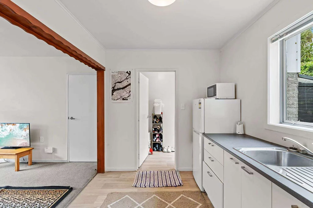 Phillipstown 2房  Stylishly Updated & Strong Investment Potential!