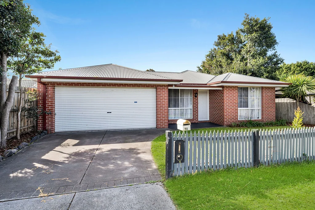 98 Rangeview Drive, Skye, VIC 3977