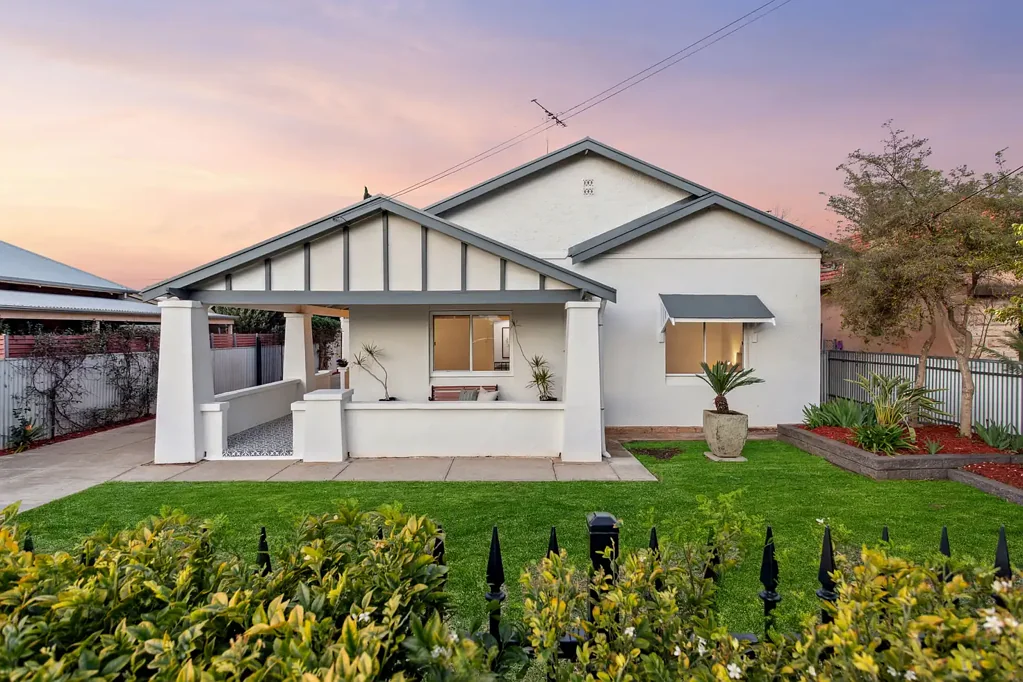 Woodville South 4房  A Polished Lifestyle Haven With A Refurbished Family Heart