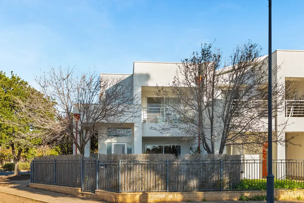 Munno Para 3房  STYLISH & STUNNING TOWNHOUSE IN EVER POPULAR LOCATION!!