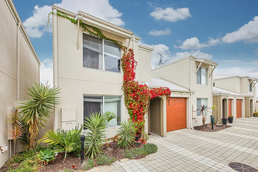 MODERN 2-STOREY TOWNHOUSE