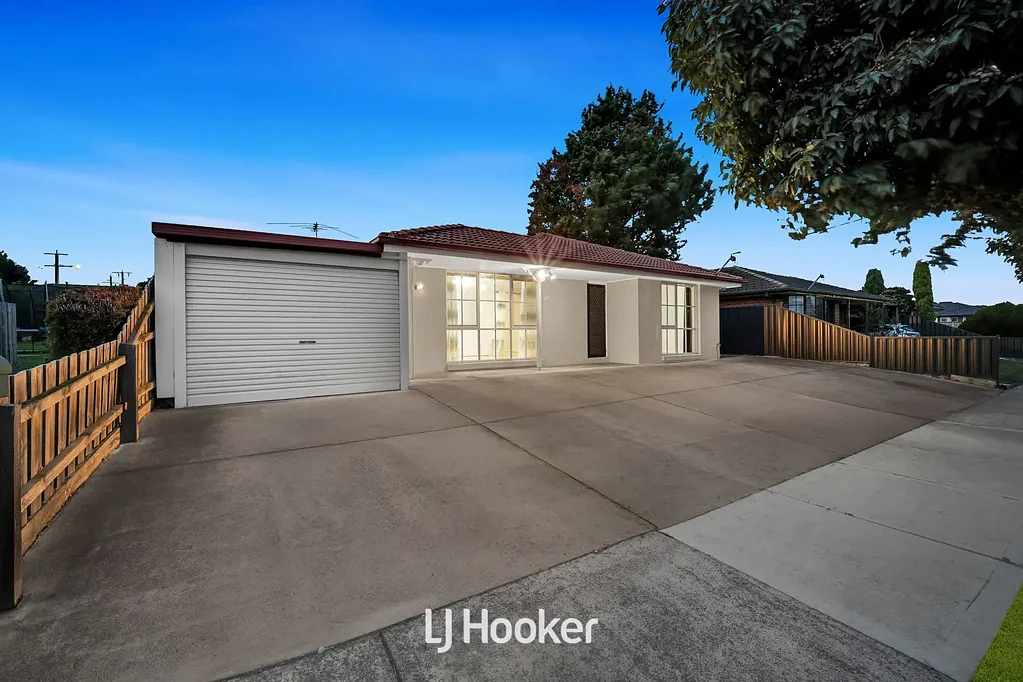 Hampton Park 3બેડરૂમ Immaculate Family Living with Expansive Outdoor Space & Rear Unit Potential (STCA)