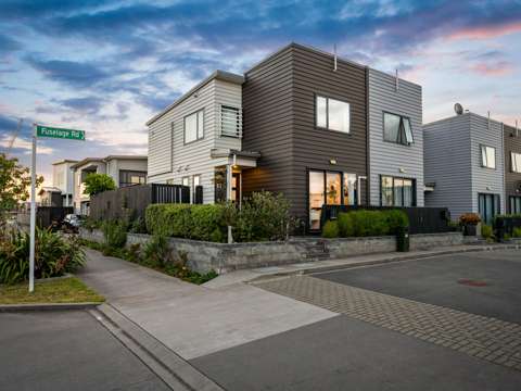 Hobsonville 2房  Corner Spot, Hitting the Jackpot