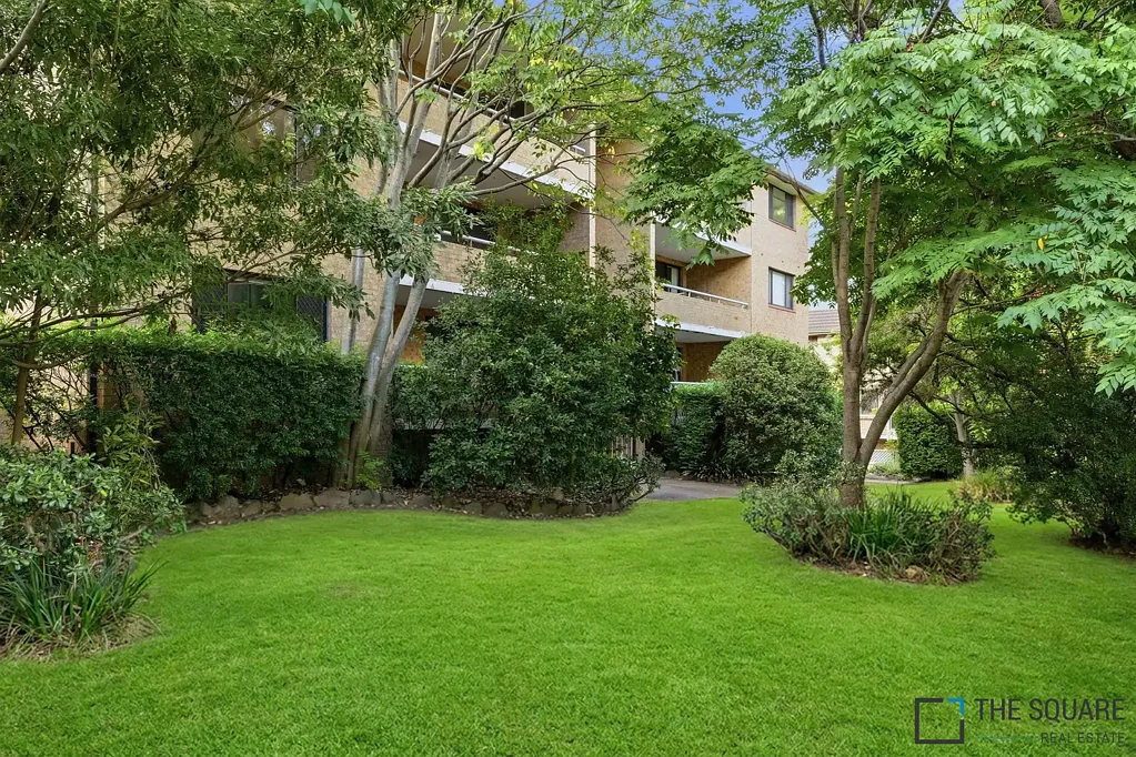 PRIME WESTMEAD LIVING | RENNOVATED APARTMENT IN WALK TO STATION SETTING